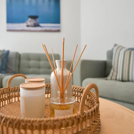 Charming Beachfront In Marina Apartment *